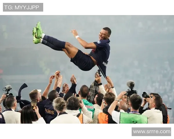 6号足球明星精彩庆祝动作全解析引领球迷热潮