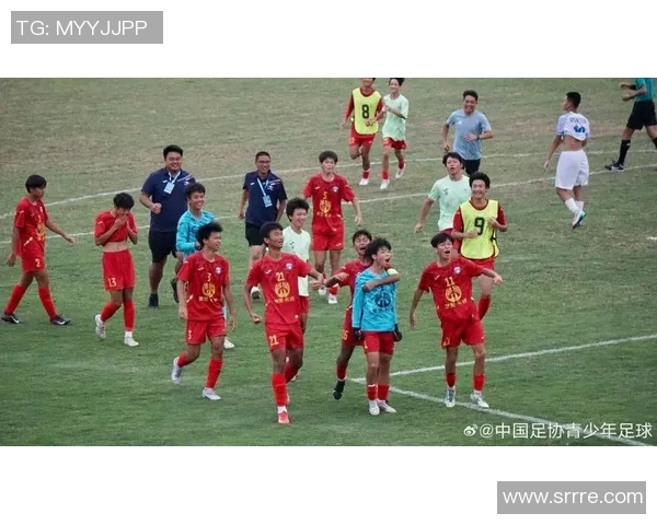 足球明星精彩原地晃人视频集锦展现绝妙技巧与灵活身姿