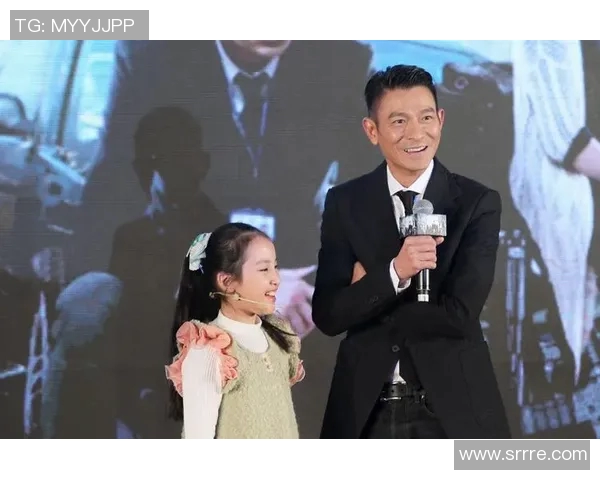 足球场上的幽默风暴搞笑明星广告让你捧腹大笑