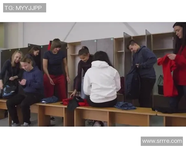 足球明星的衣帽间揭秘时尚与运动的完美结合与背后的故事 足球明星的衣帽间揭秘时尚与运动的完美结合与背后的故事